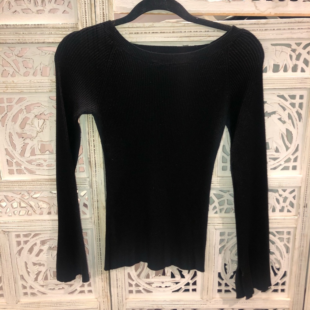 Black ribbed top with cute sleeve